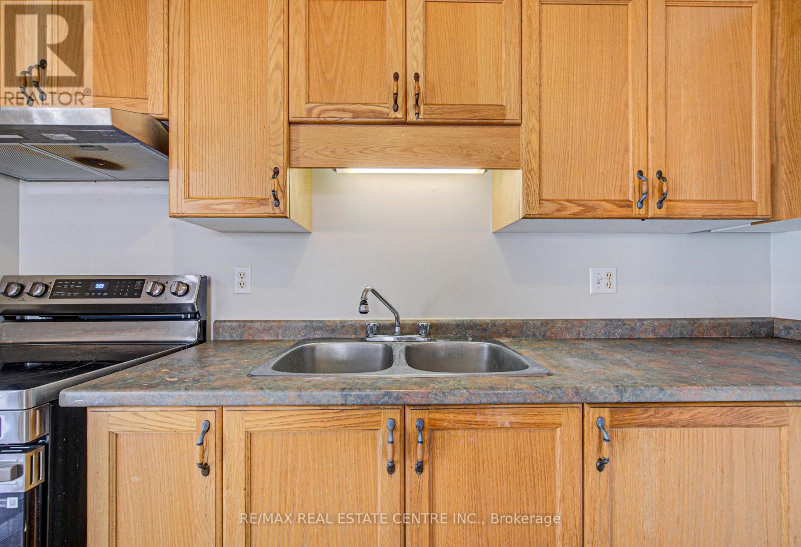 155 Highbrook Street, Kitchener, Ontario  N2E 3P5 - Photo 12 - X13821414