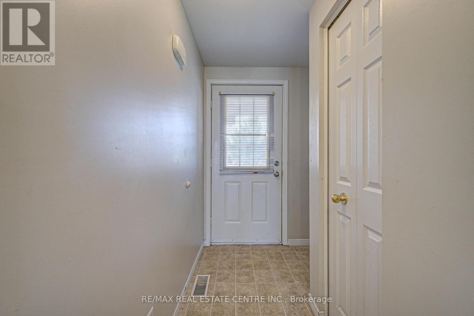155 Highbrook Street, Kitchener, Ontario  N2E 3P5 - Photo 5 - X13821414