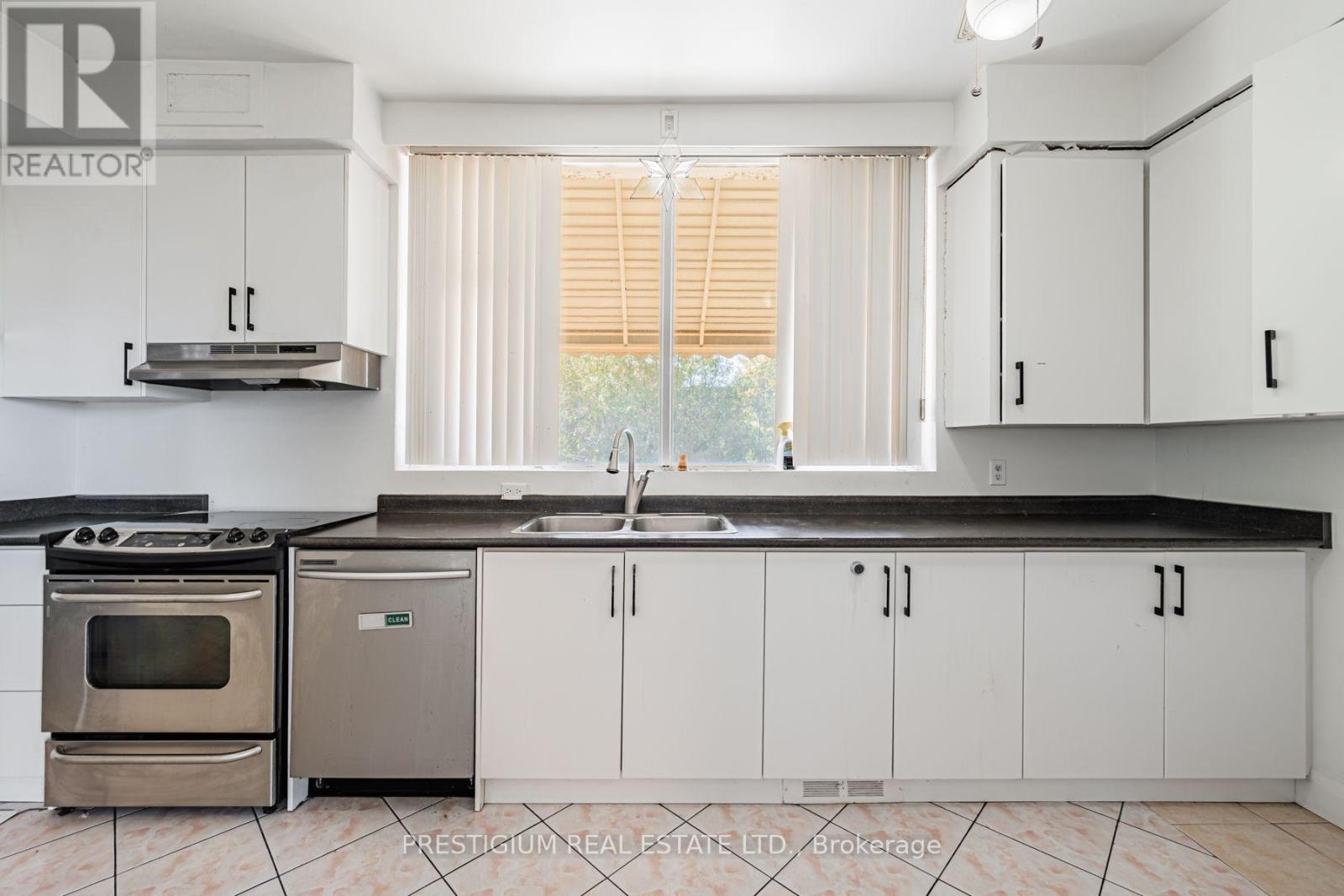 75 Stormont Avenue, Toronto, Ontario  M5N 2C3 - Photo 9 - C13820926