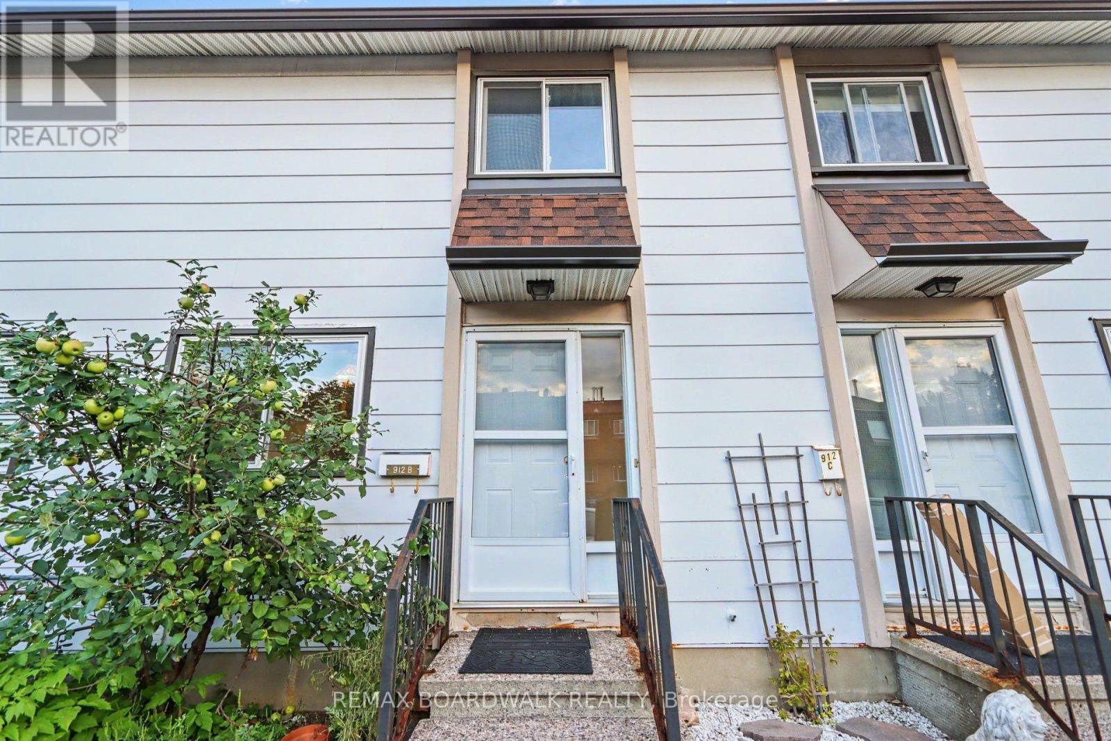 912 B ELMSMERE DRIVE, Ottawa, Ontario