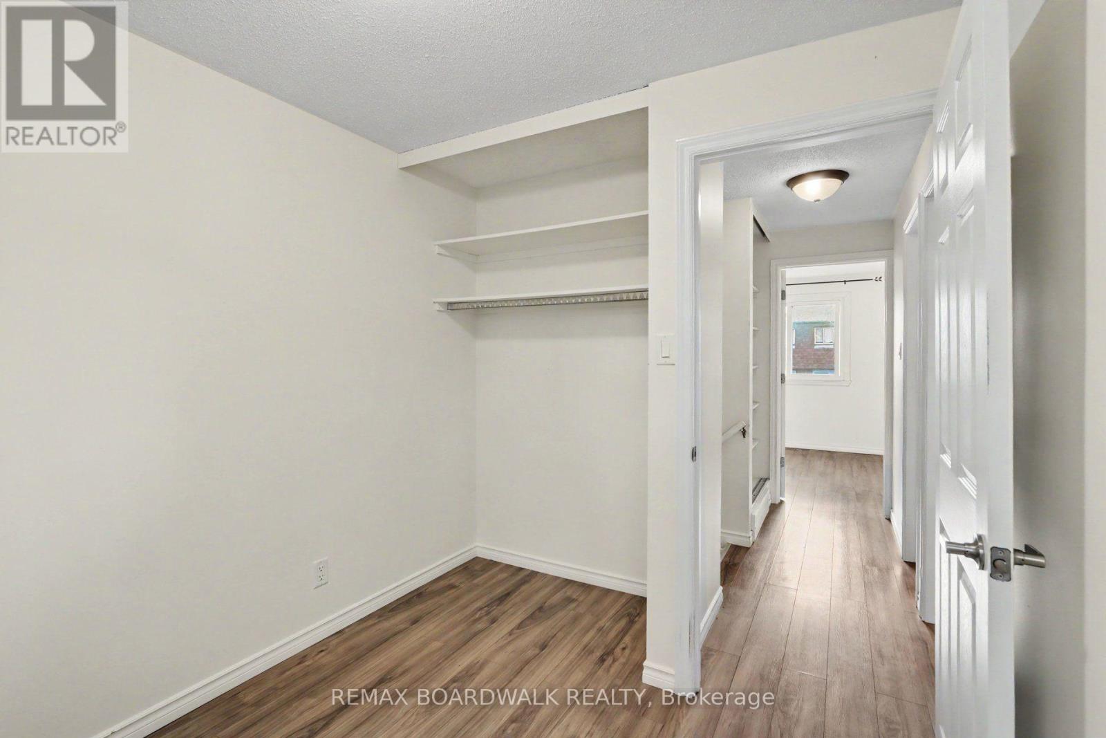 912 B Elmsmere Drive, Ottawa, Ontario  K1J 7T6 - Photo 10 - X13821470