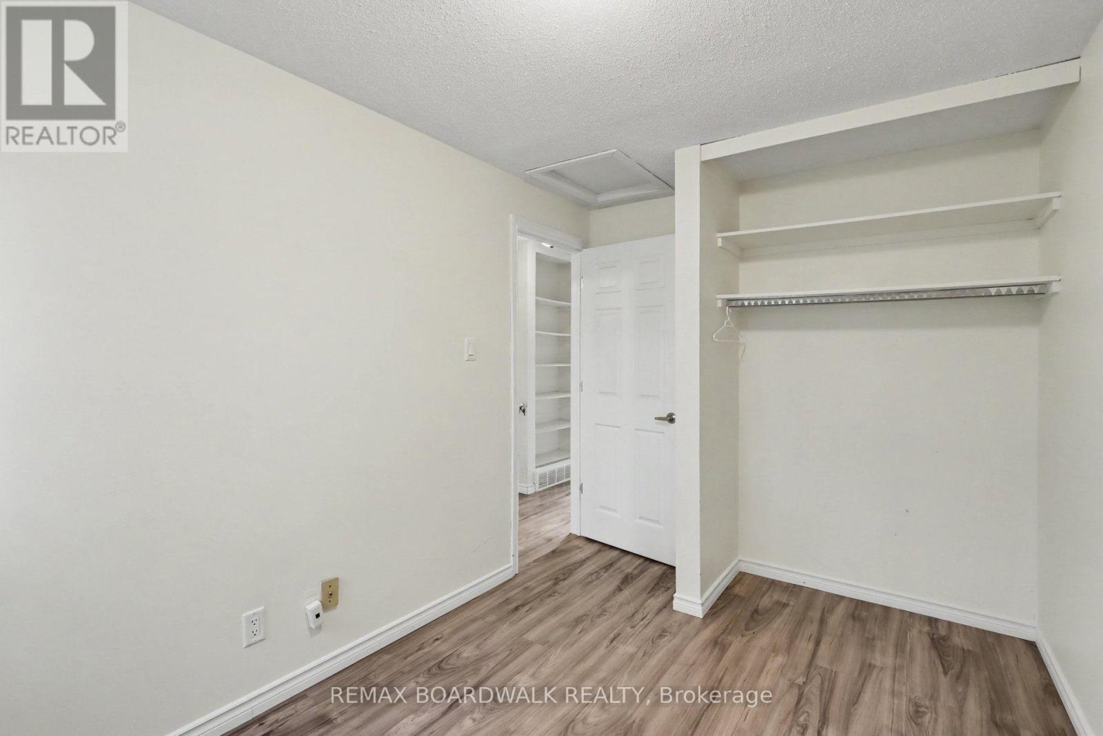 912 B Elmsmere Drive, Ottawa, Ontario  K1J 7T6 - Photo 8 - X13821470