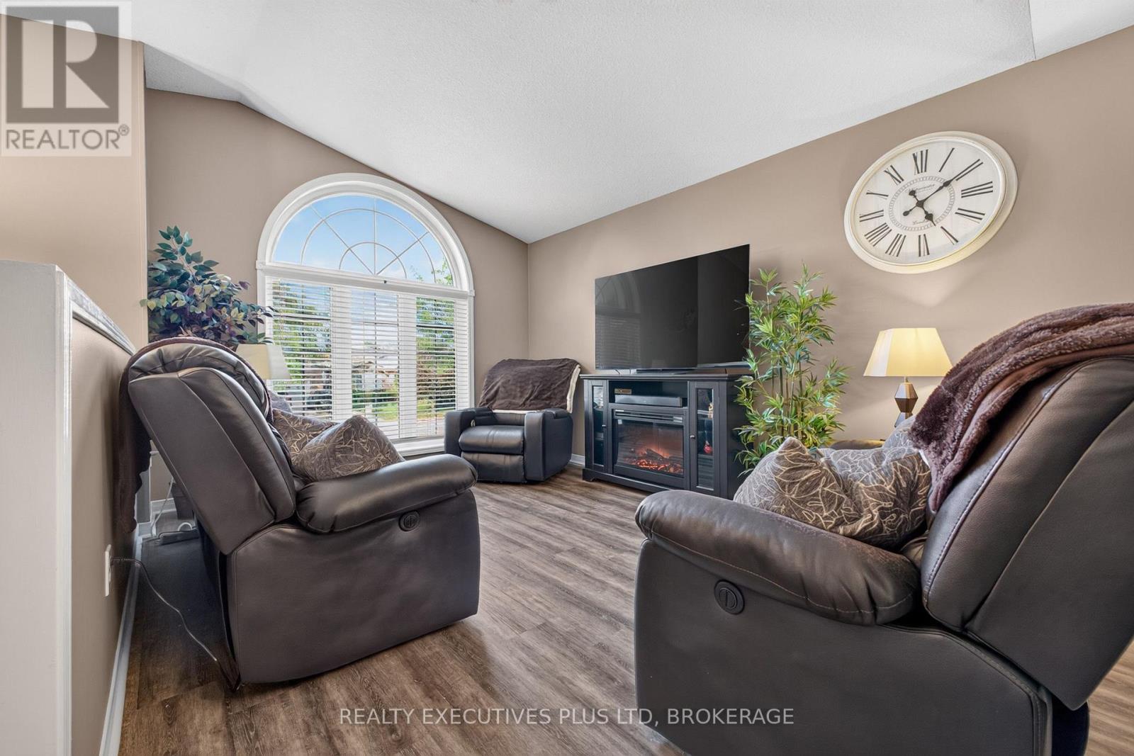 7802 Sabine Drive, Niagara Falls (Ascot), Ontario L2H 3E4 - Photo 5 - X13821444