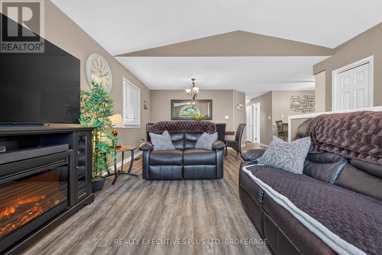 7802 Sabine Drive, Niagara Falls (Ascot), Ontario L2H 3E4 - Photo 6 - X13821444
