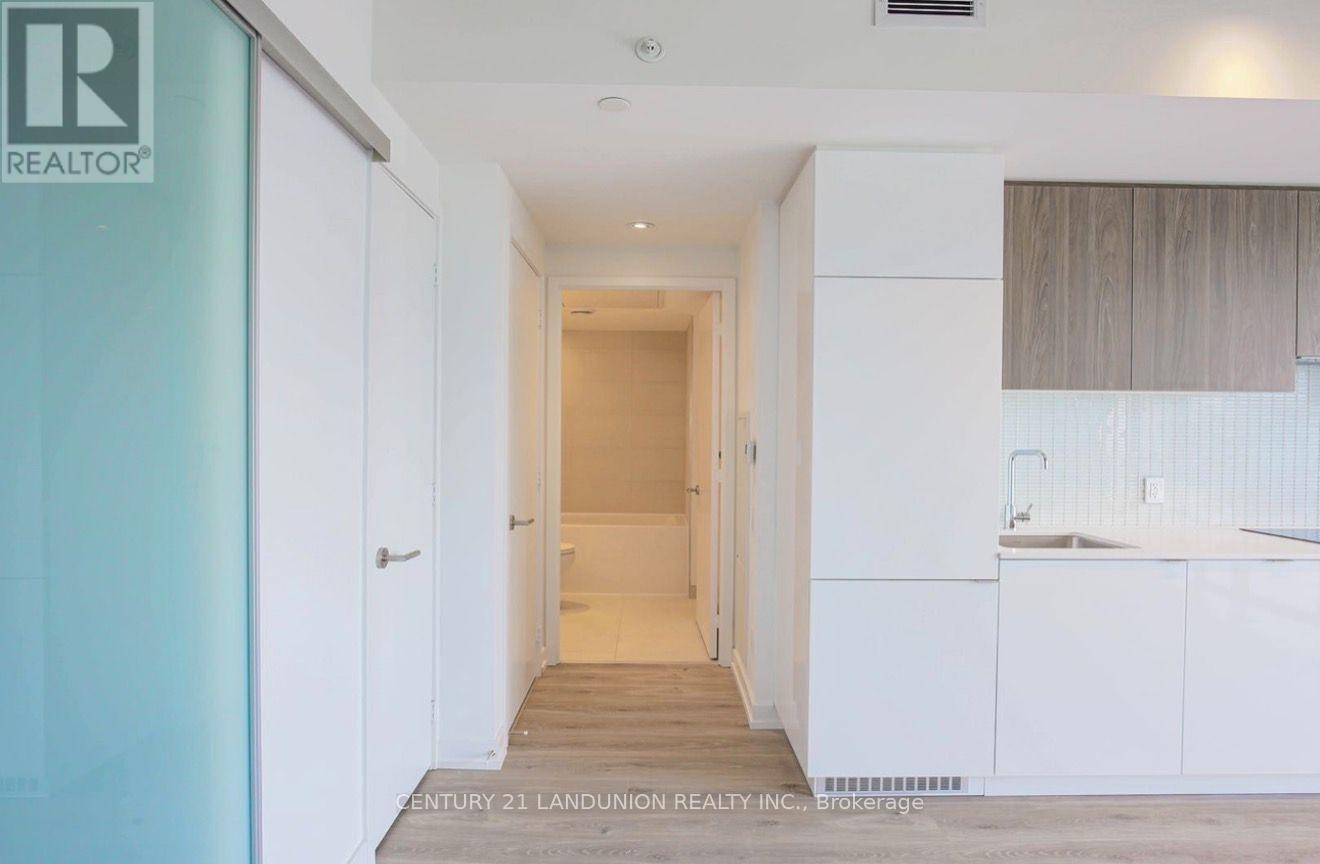2802 - 161 Roehampton Avenue, Toronto, Ontario  M4P 0C8 - Photo 4 - C13821488