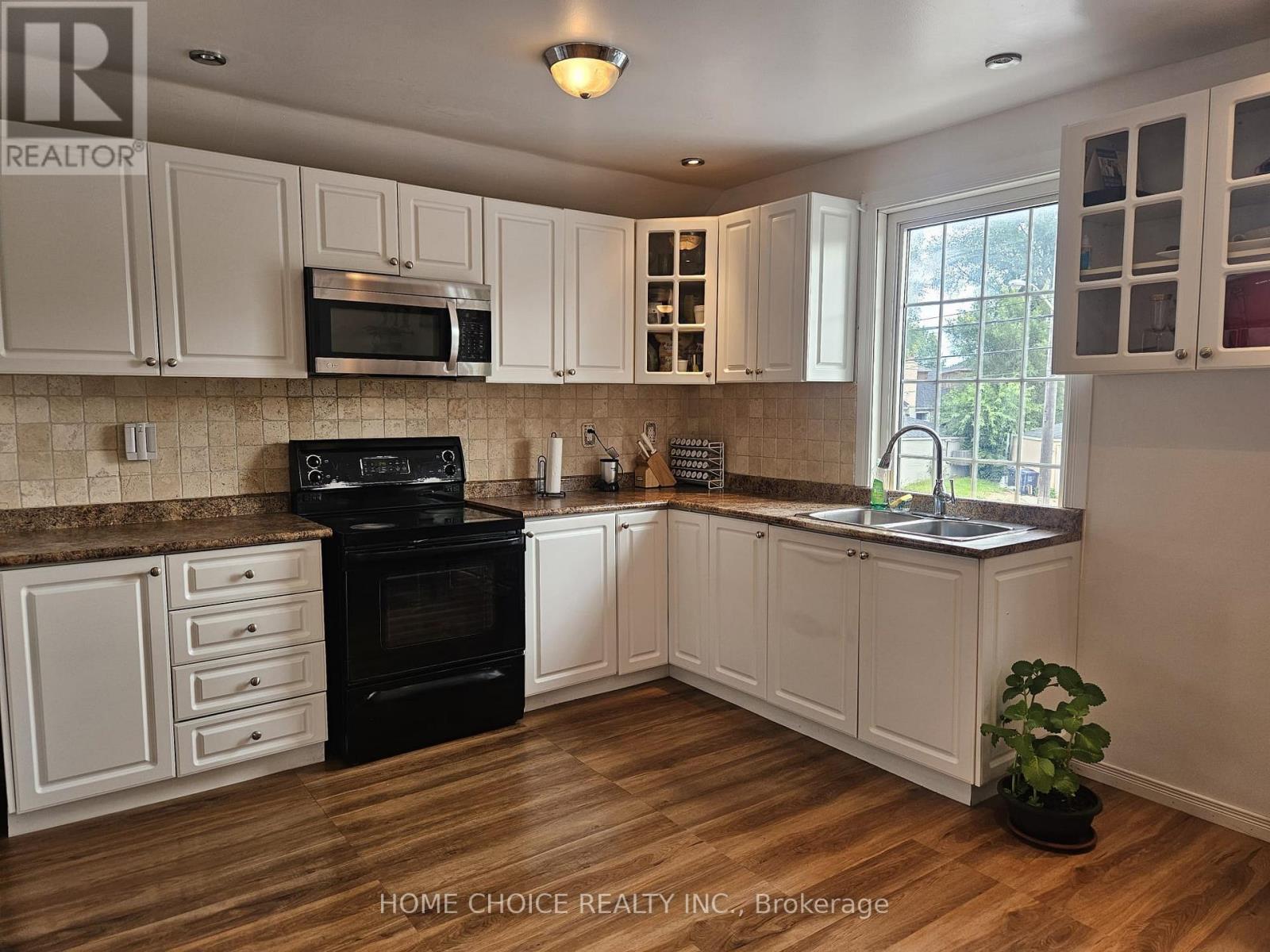 1232 Jane Street, Toronto, Ontario  M6M 4X8 - Photo 11 - W13810100