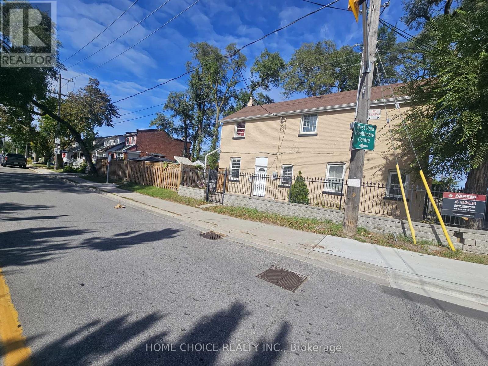 1232 Jane Street, Toronto, Ontario  M6M 4X8 - Photo 2 - W13810100