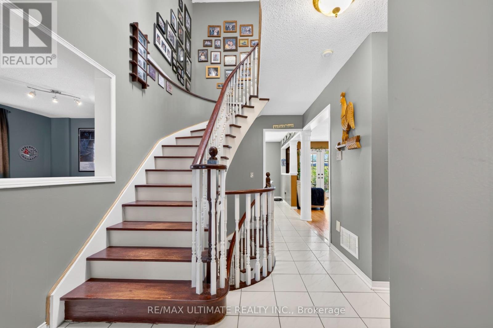 96 Cresthaven Road, Brampton, Ontario  L7A 1H8 - Photo 4 - W13817312
