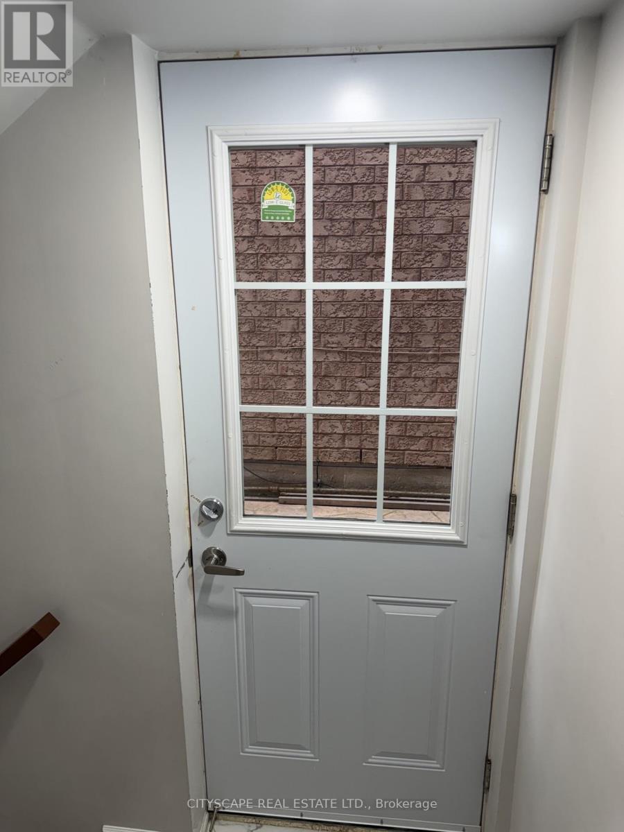 Bsmt - 6 Lucky Lane, Brampton, Ontario  L6R 3M3 - Photo 2 - W13821490