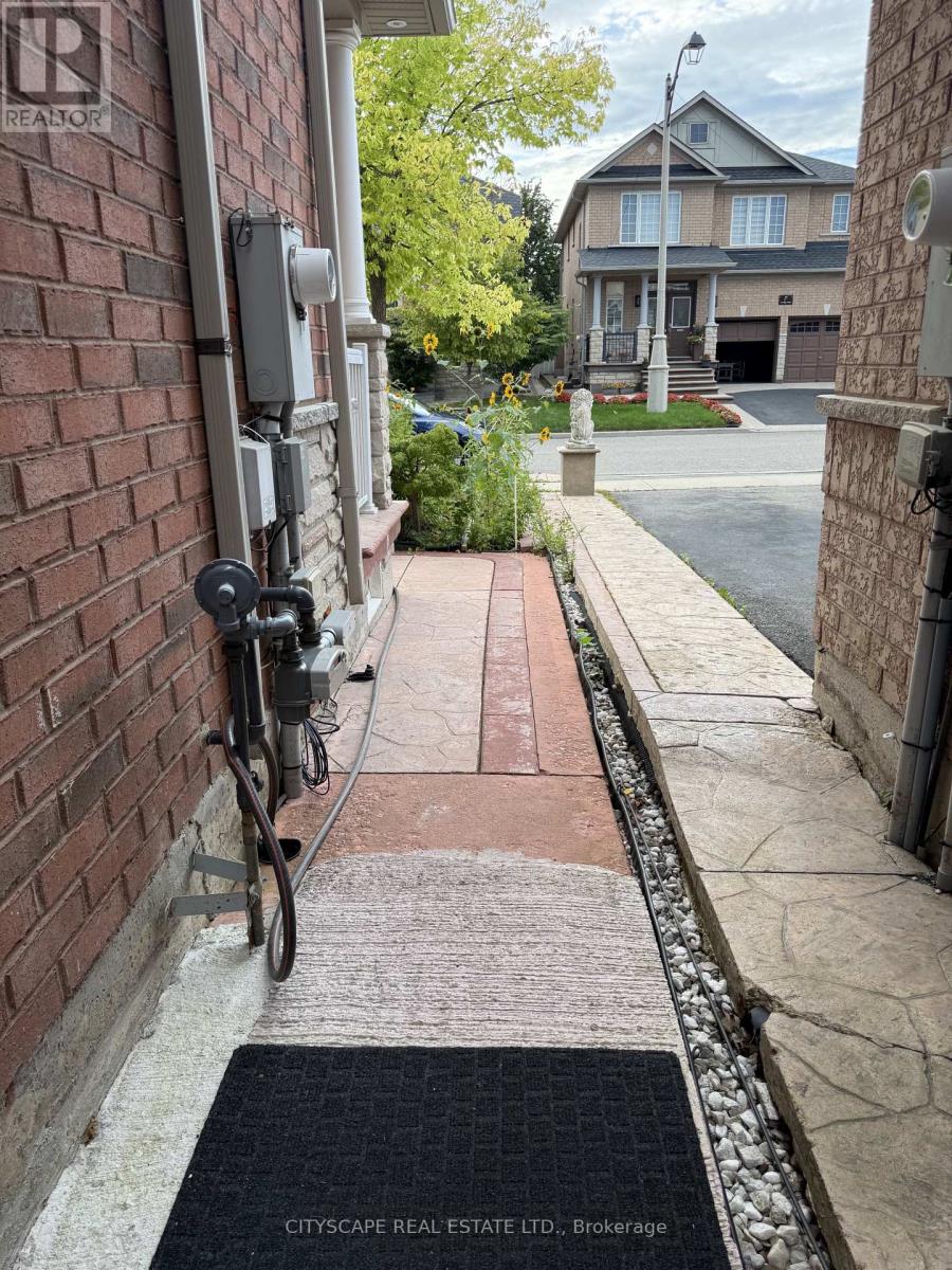 Bsmt - 6 Lucky Lane, Brampton, Ontario  L6R 3M3 - Photo 6 - W13821490