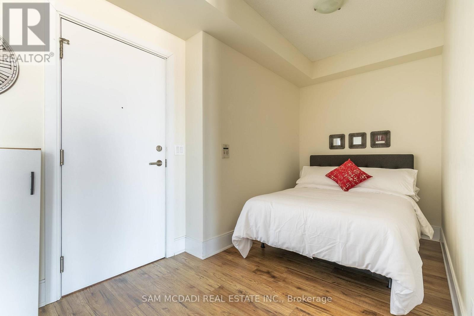 1905 - 330 Burnhamthorpe Road W, Mississauga, Ontario  L5B 0E1 - Photo 19 - W13821530
