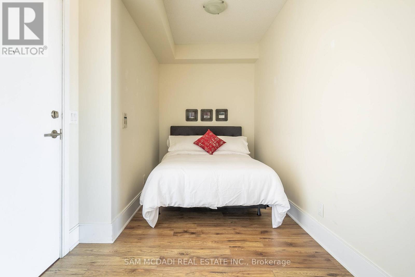 1905 - 330 Burnhamthorpe Road W, Mississauga, Ontario  L5B 0E1 - Photo 20 - W13821530