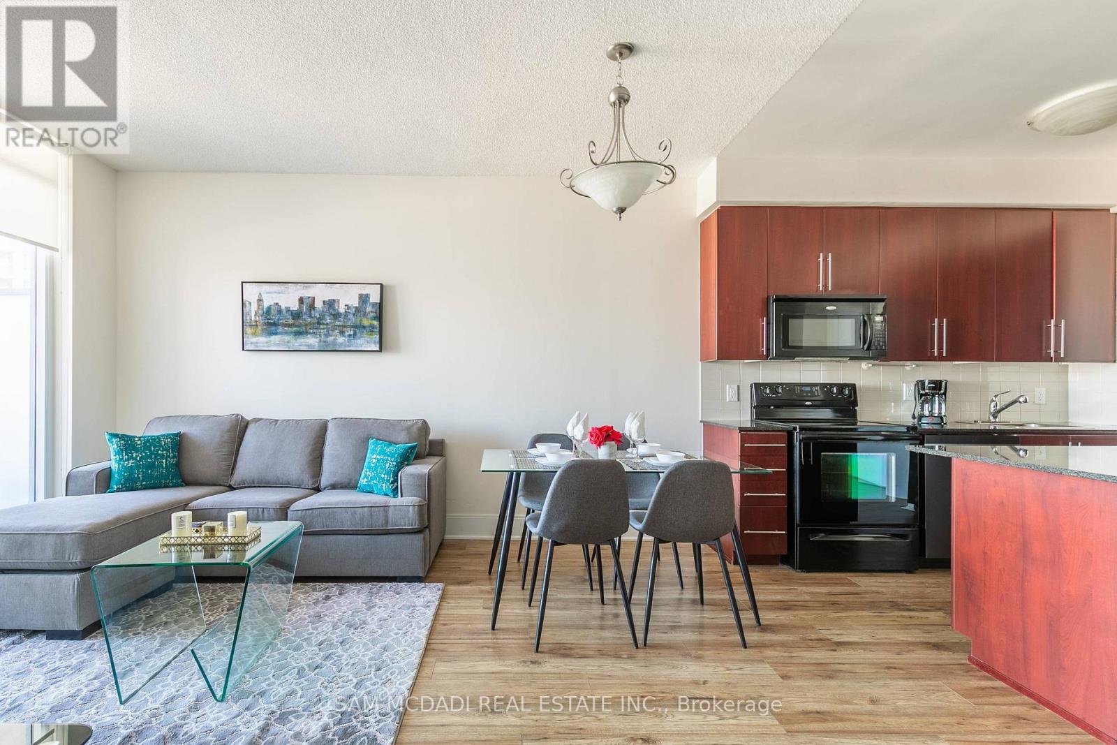 1905 - 330 Burnhamthorpe Road W, Mississauga, Ontario  L5B 0E1 - Photo 4 - W13821530