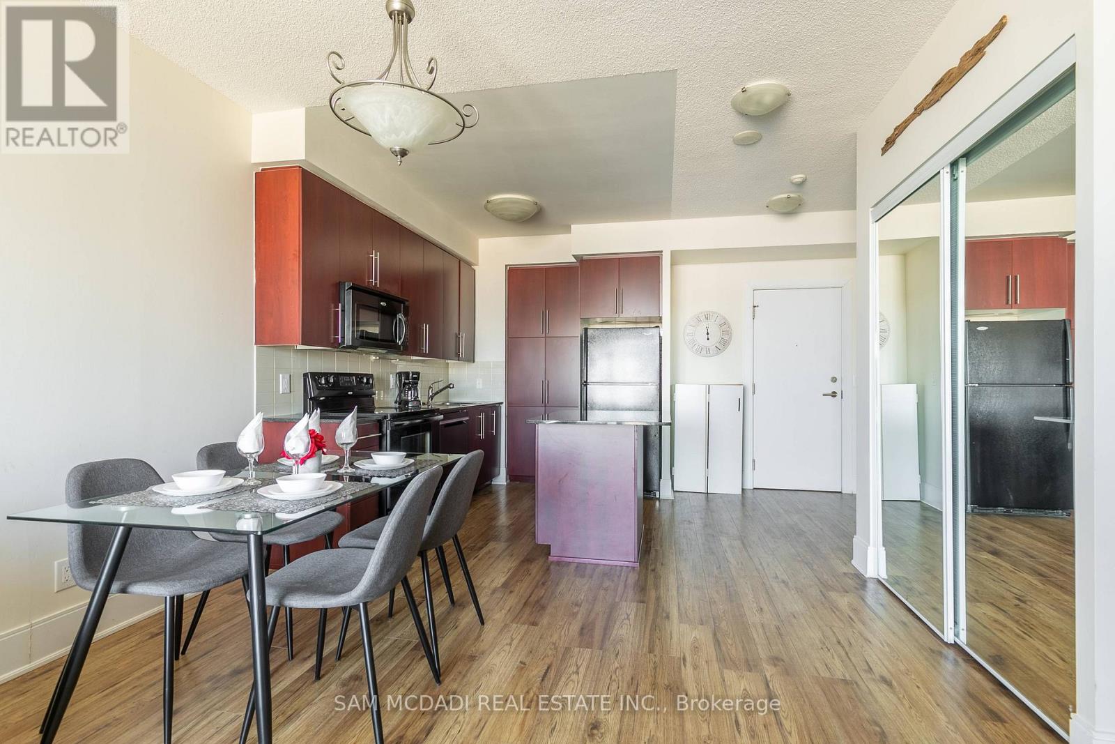 1905 - 330 Burnhamthorpe Road W, Mississauga, Ontario  L5B 0E1 - Photo 9 - W13821530