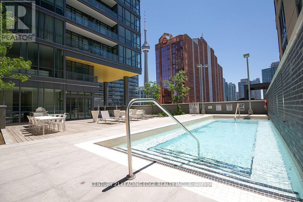 405 - 8 CHARLOTTE STREET, Toronto, Ontario