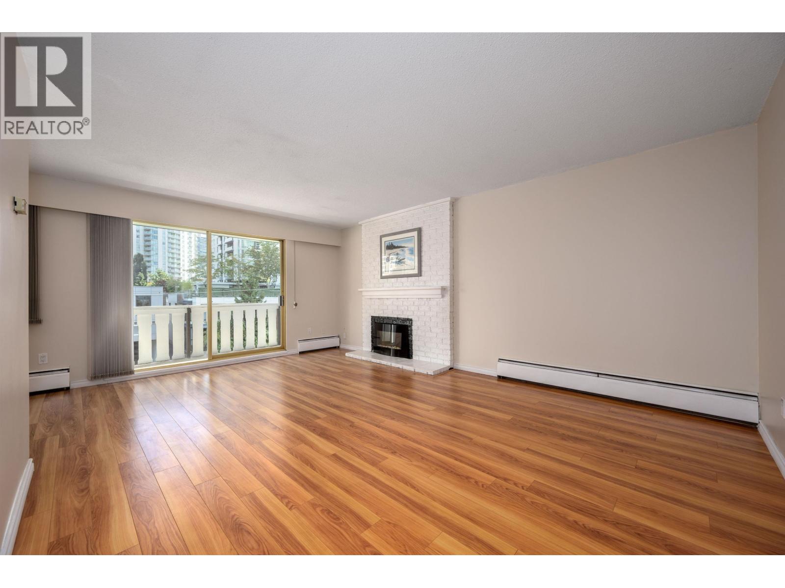 302 1345 Chesterfield Avenue, North Vancouver, British Columbia  V7M 2N1 - Photo 2 - R3168251