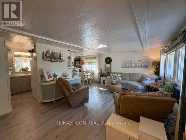 100 Shannon Boulevard, South Huron, Ontario  N0M 1T0 - Photo 2 - X13812138