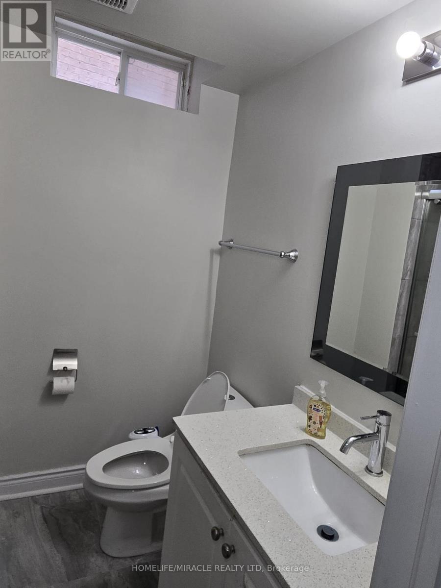 Bsmt - 318 Sunny Meadow Boulevard, Brampton, Ontario  L6R 3C3 - Photo 10 - W13821554