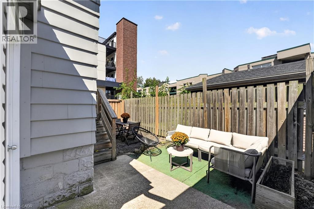 225 CHARLTON Avenue E photo 43