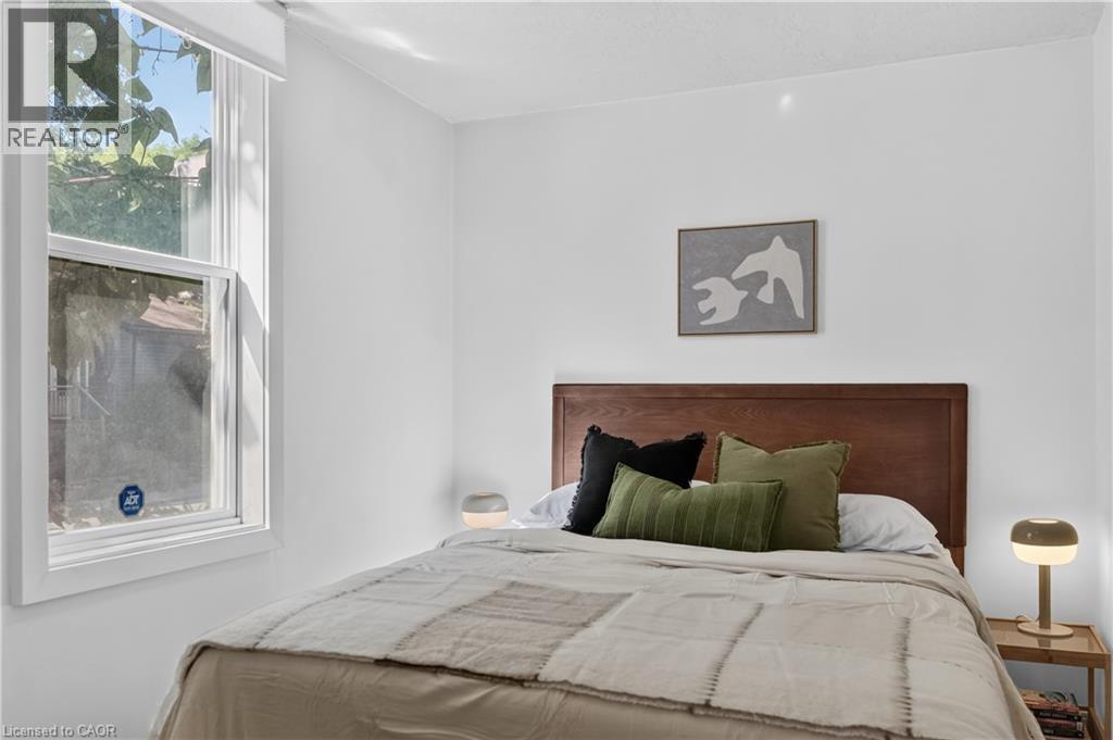 225 CHARLTON Avenue E photo 8
