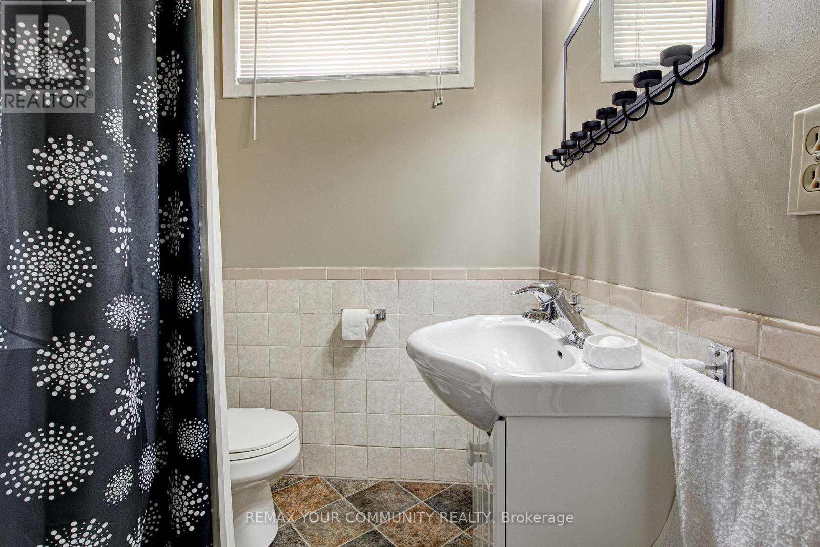 557 Glen Manor Boulevard, Waterloo, Ontario  N2L 4T7 - Photo 24 - X13821532