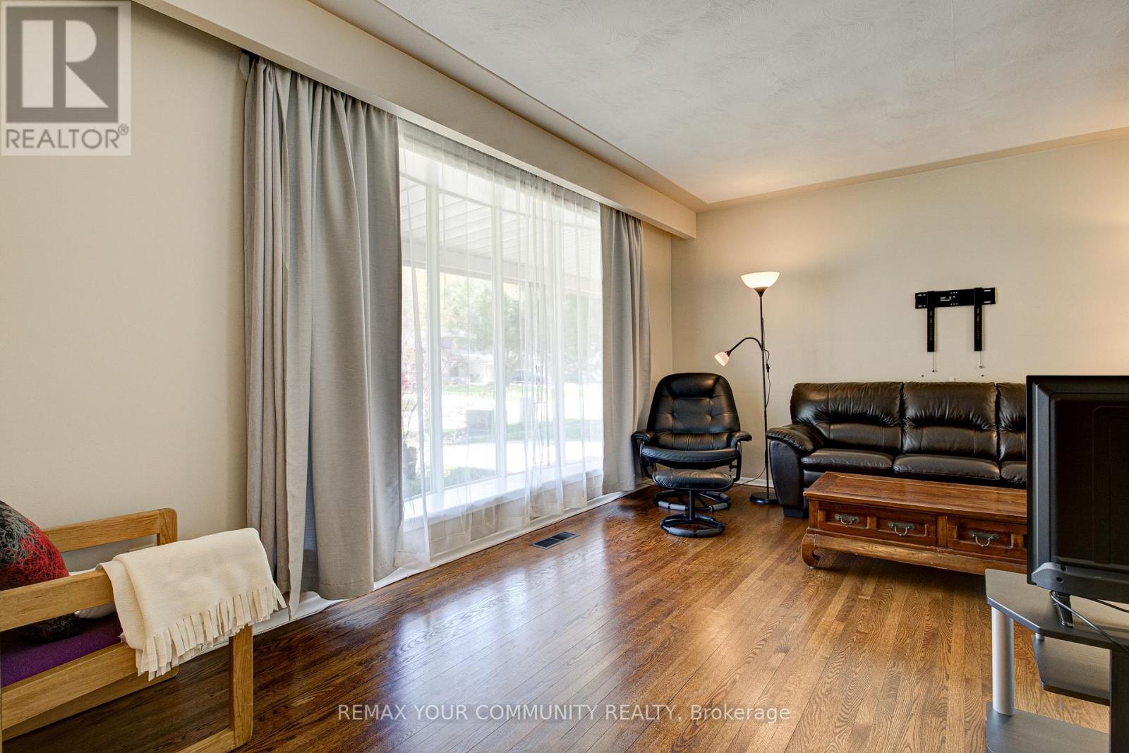 557 Glen Manor Boulevard, Waterloo, Ontario  N2L 4T7 - Photo 6 - X13821532