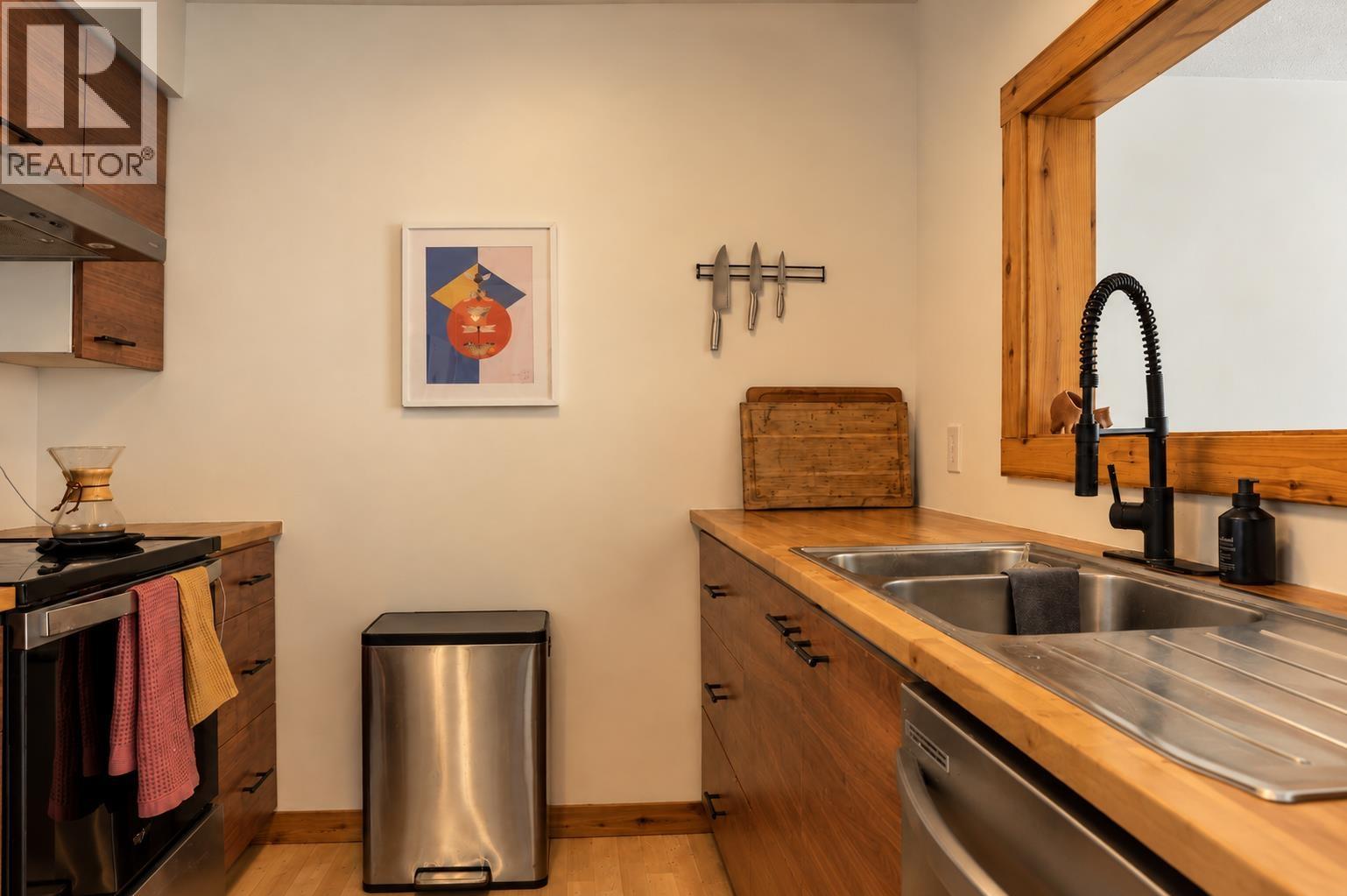 30 622 FARNHAM ROAD, Gibsons, British Columbia