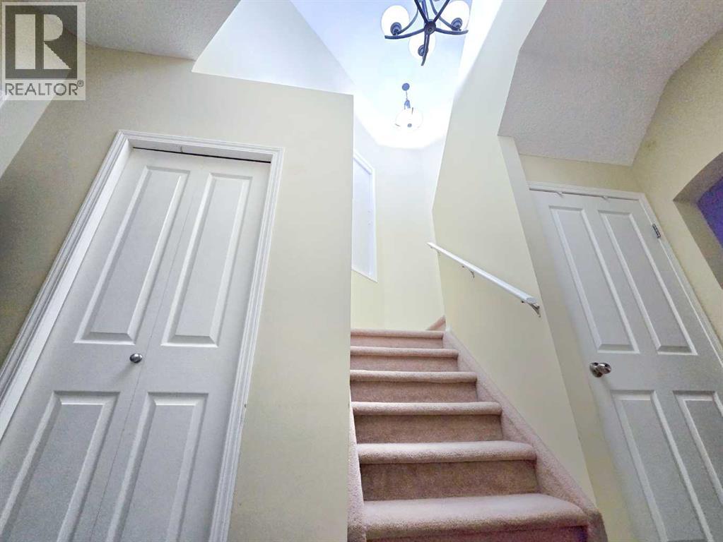 13 Tuscany Ridge Mews NW photo 3
