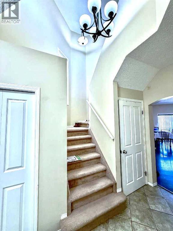 13 Tuscany Ridge Mews NW photo 4