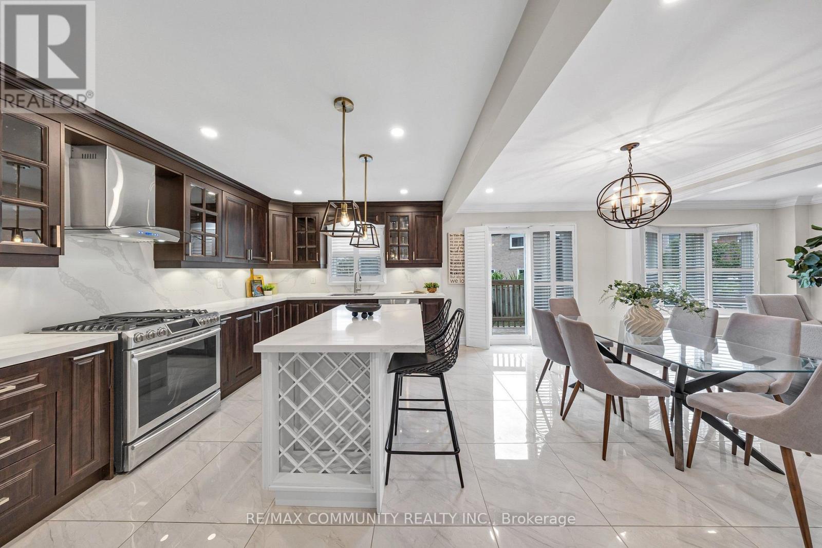43 Fieldwood Drive, Toronto, Ontario  M1V 3G3 - Photo 4 - E13821636
