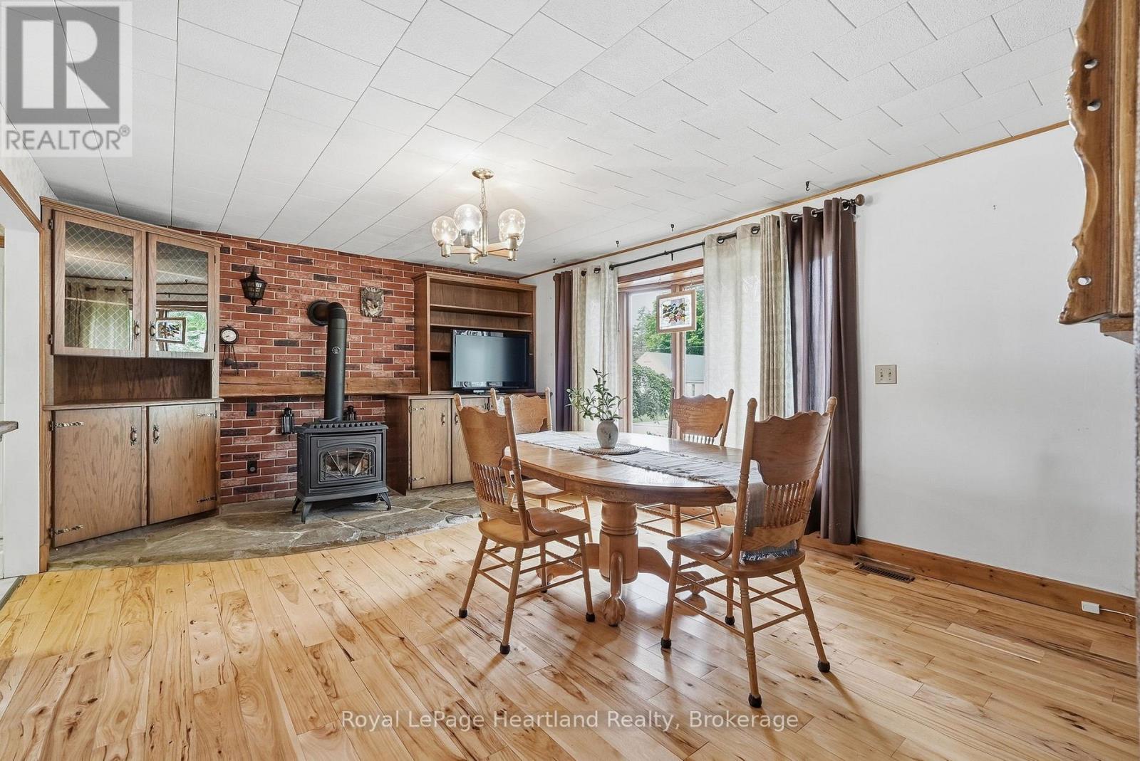156 Queen Street S, Minto, Ontario  N0G 1Z0 - Photo 12 - X13821566