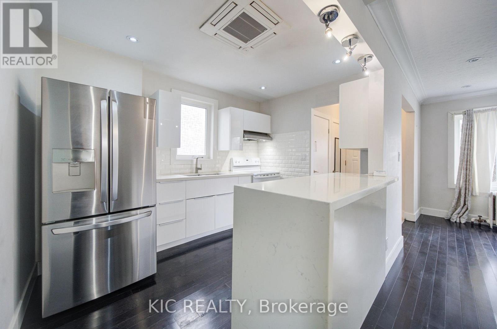 35 Montcalm Avenue Nw, Toronto, Ontario  M6E 4N5 - Photo 6 - W13817060