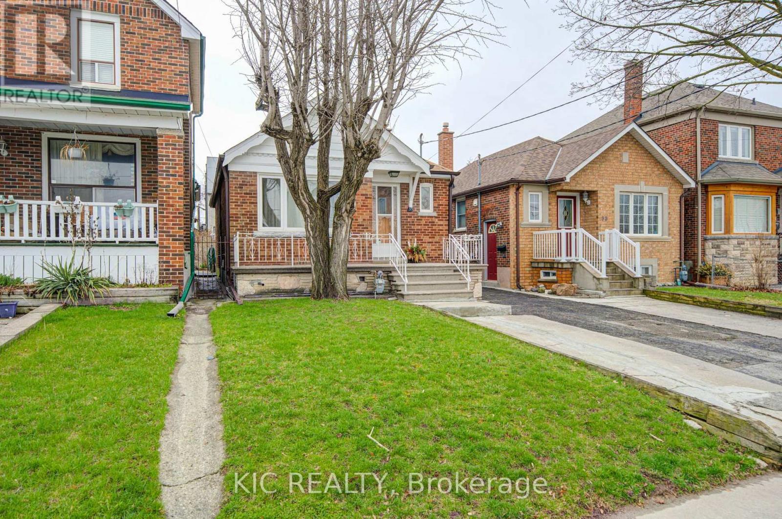 35 Montcalm Avenue Nw, Toronto, Ontario  M6E 4N5 - Photo 29 - W13817060