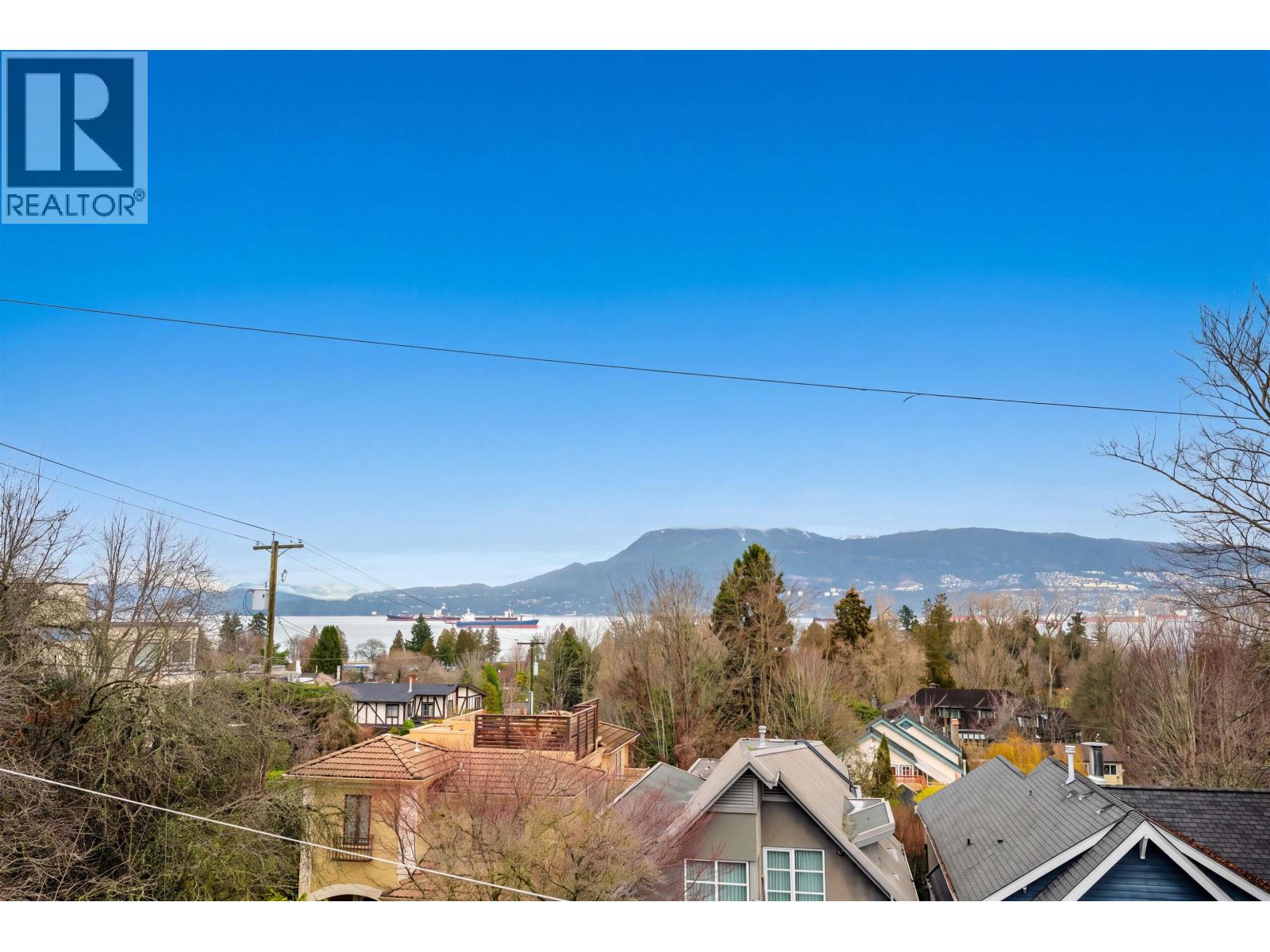 4396 LOCARNO CRESCENT photo 2