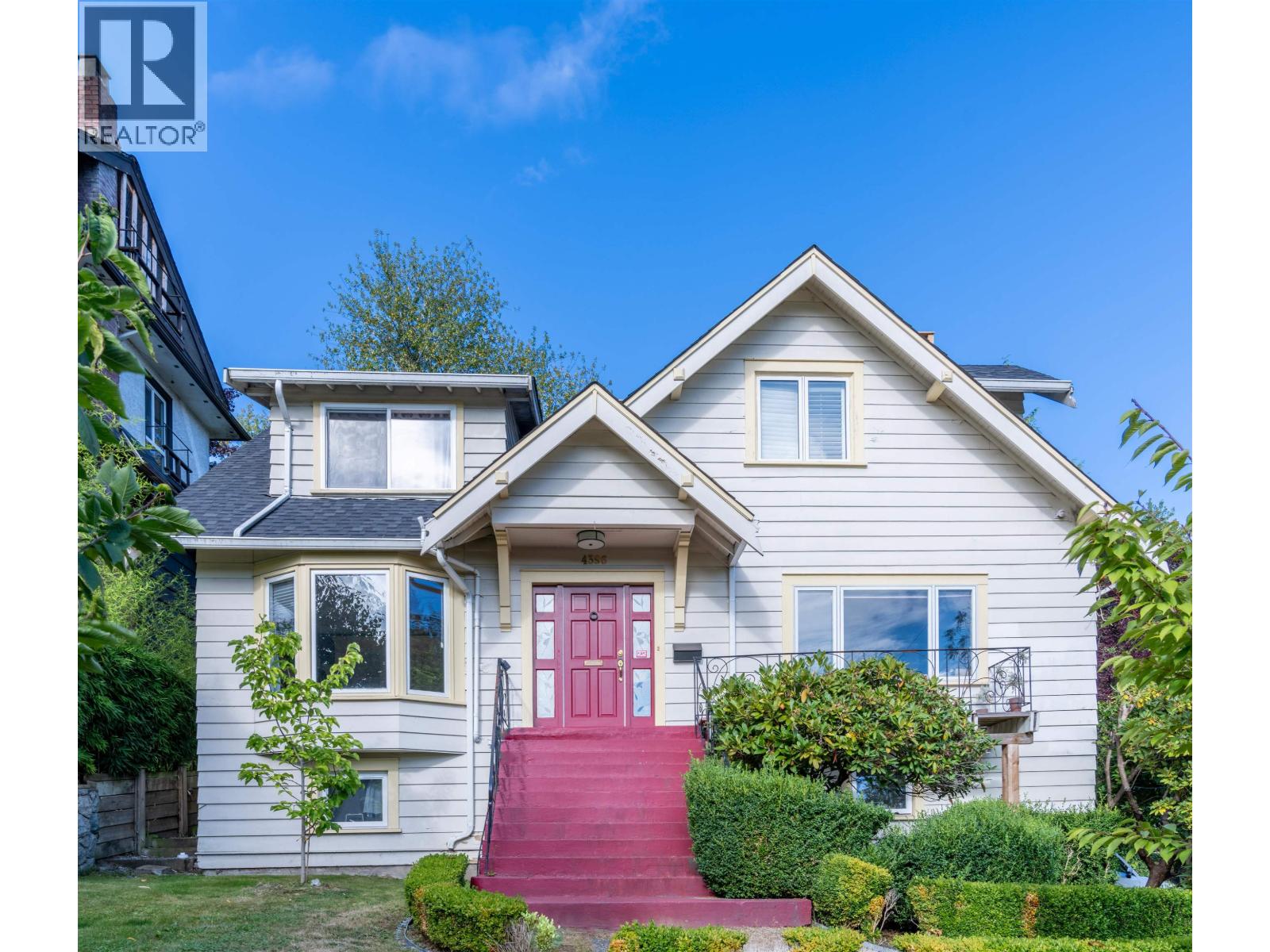 4396 LOCARNO CRESCENT photo 1