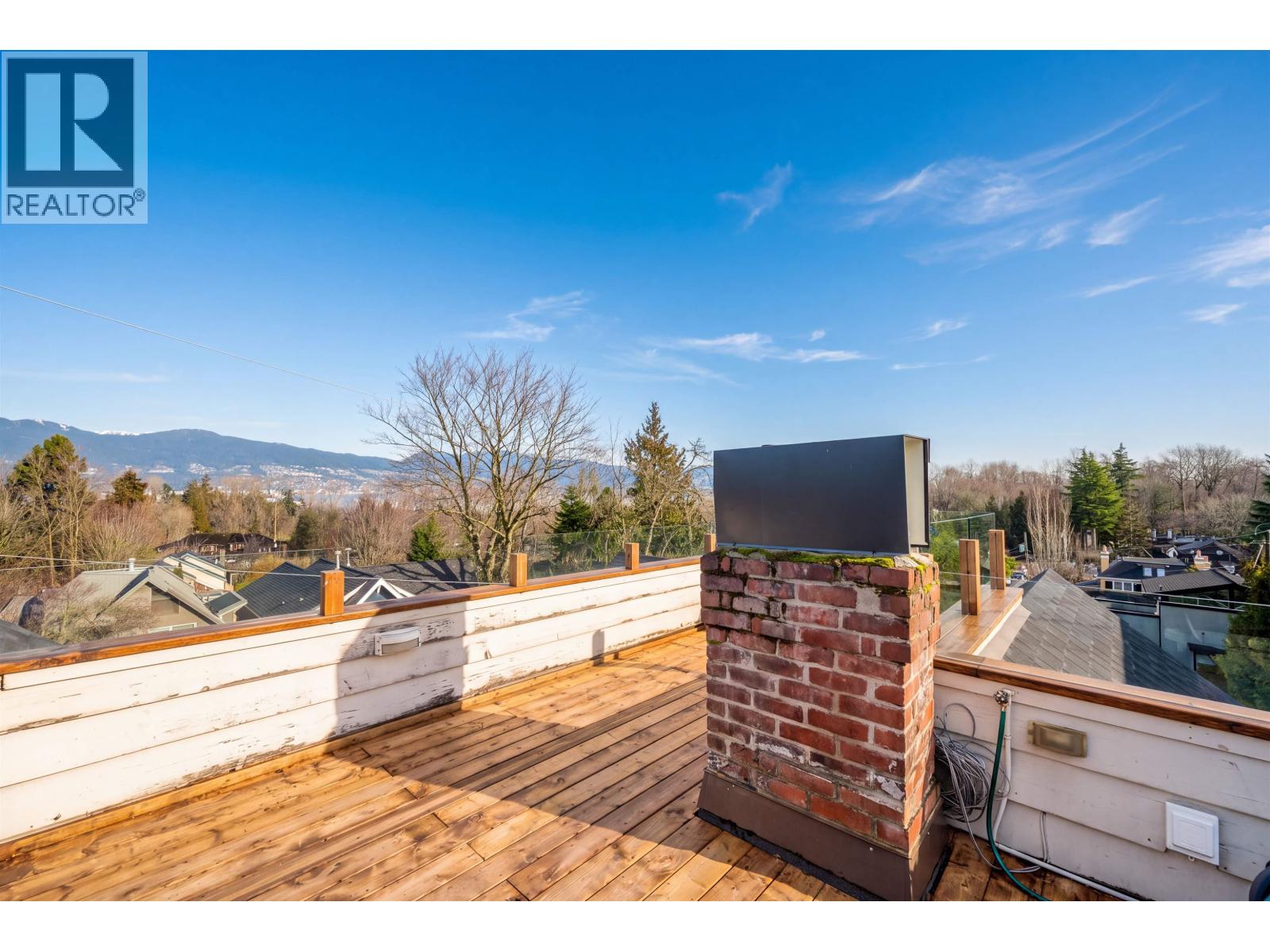 4396 LOCARNO CRESCENT photo 4