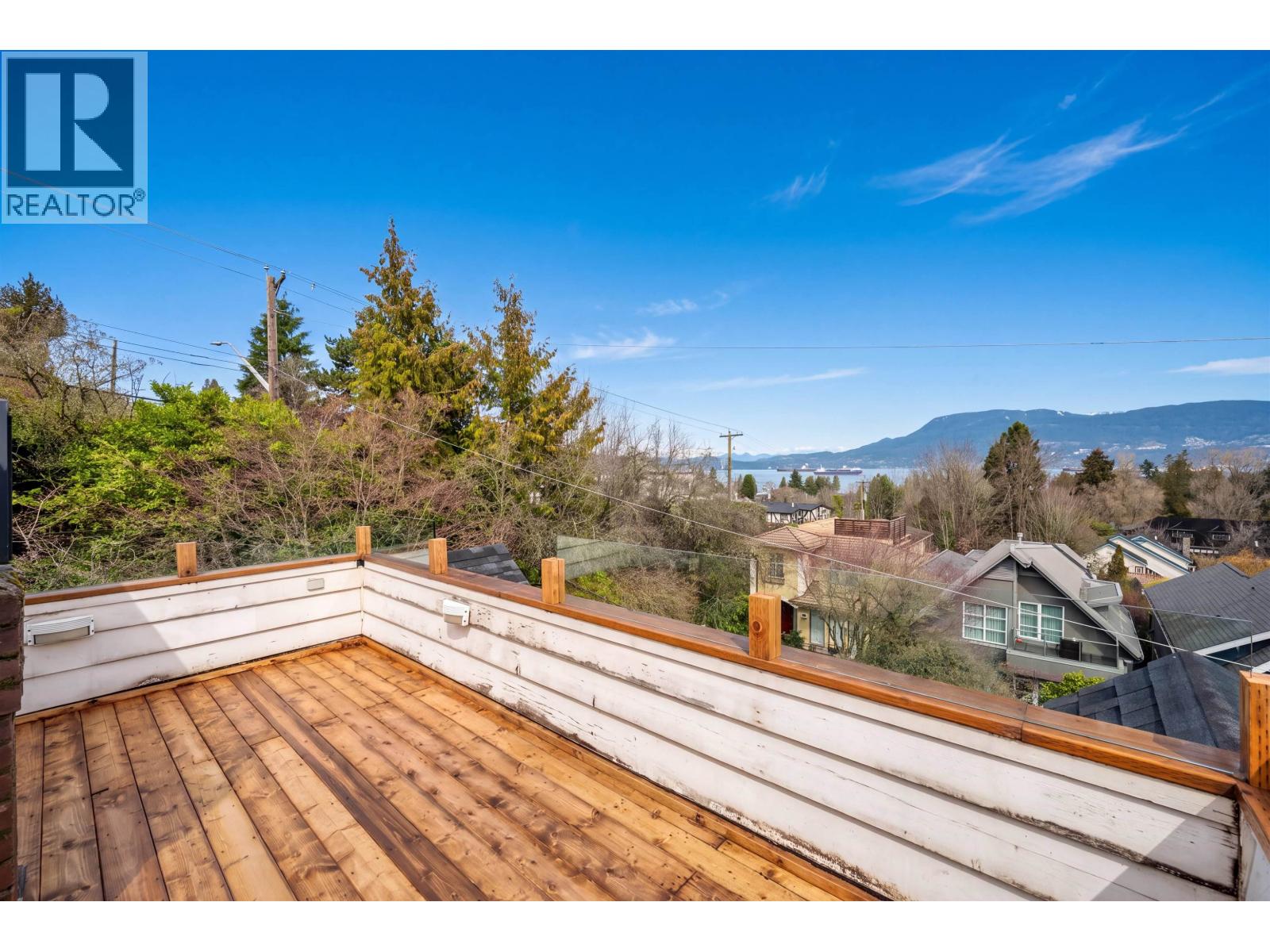 4396 LOCARNO CRESCENT photo 3