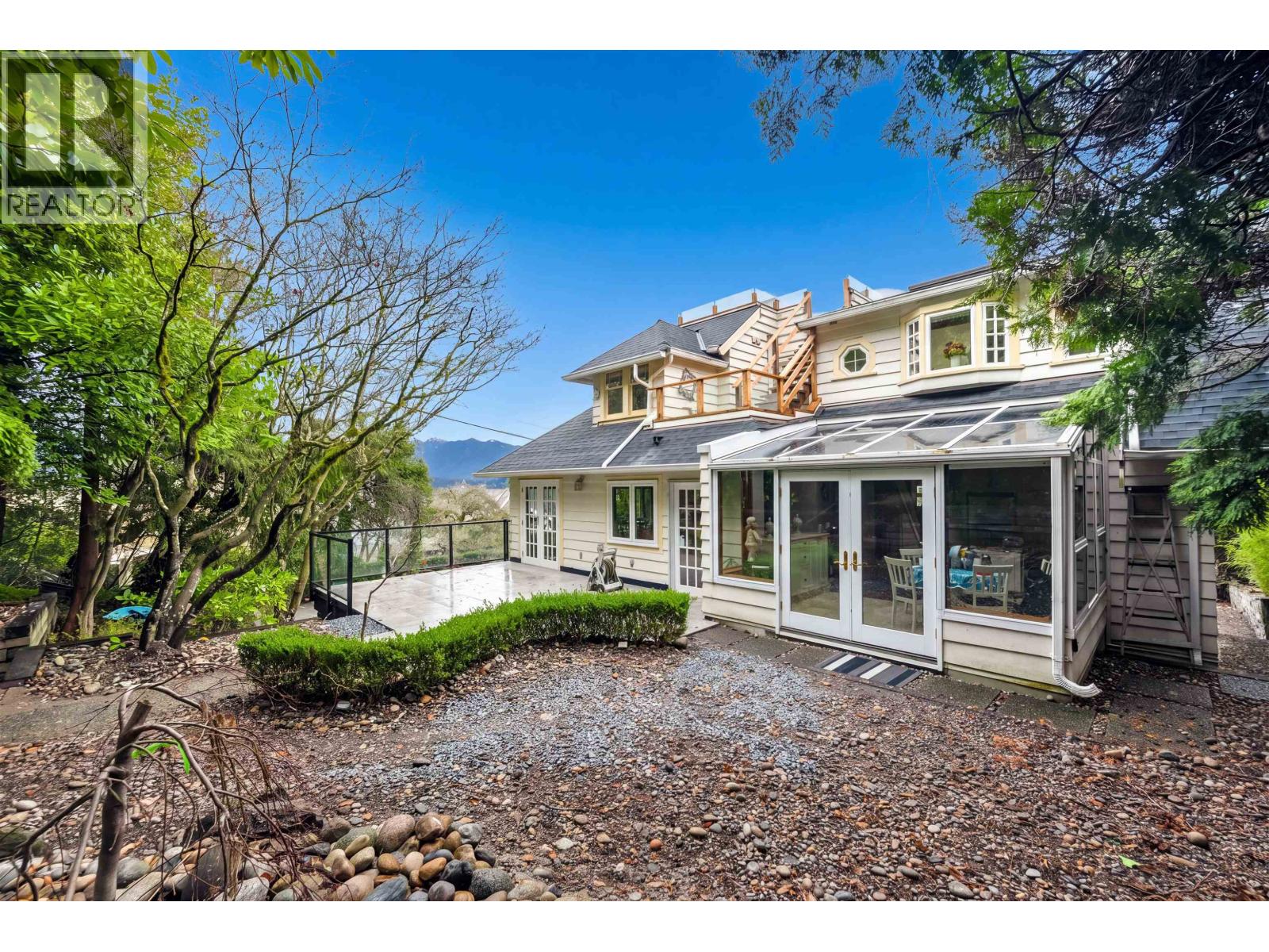 4396 LOCARNO CRESCENT photo 16