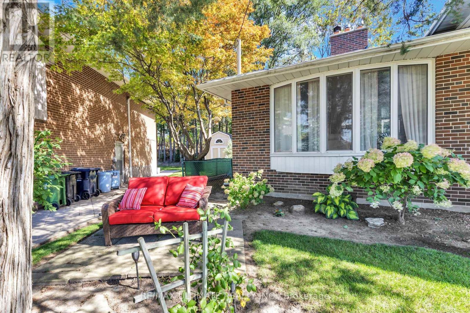 12 Petal Court, Toronto, Ontario  M4A 1V8 - Photo 4 - C13821676