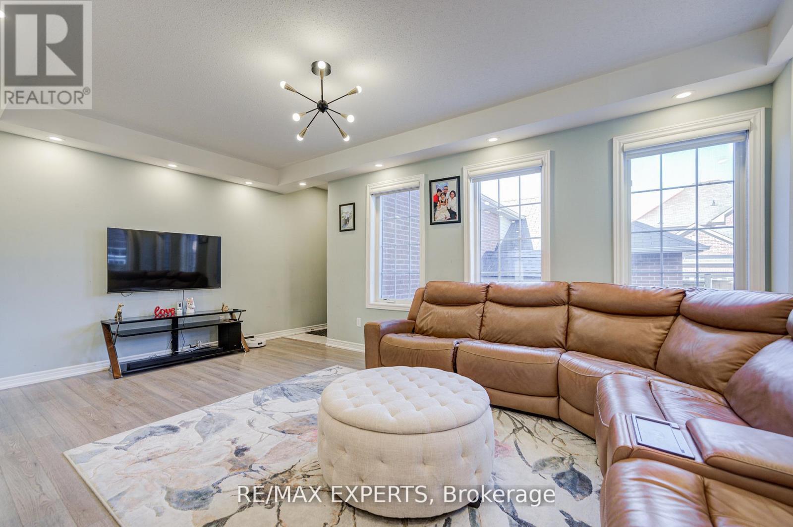 32 Walter Proctor Road, East Gwillimbury, Ontario  L9N 0P1 - Photo 19 - N13821660