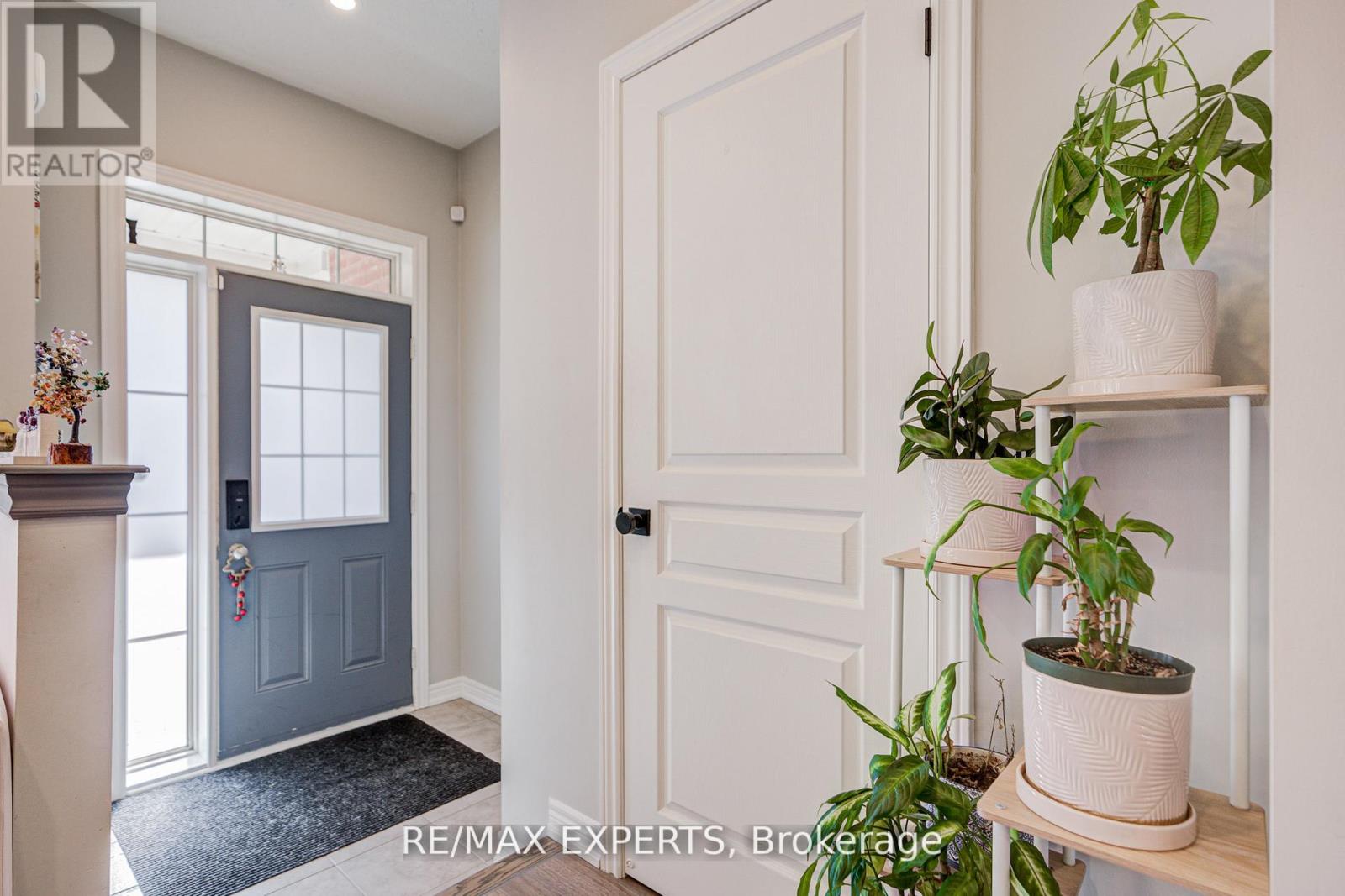 32 Walter Proctor Road, East Gwillimbury, Ontario  L9N 0P1 - Photo 5 - N13821660