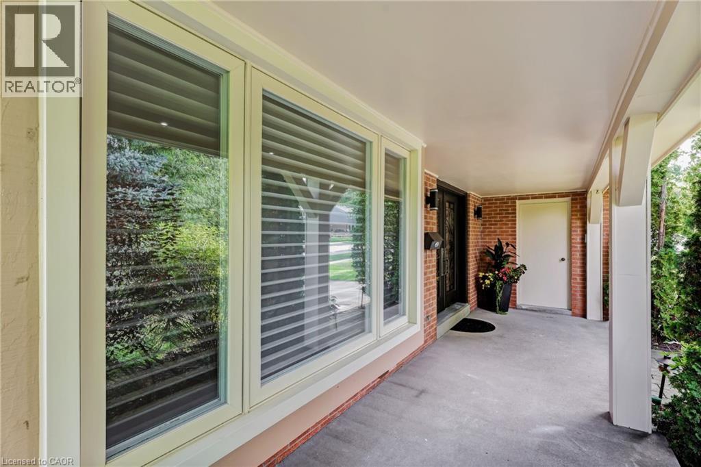 2284 Mansfield Drive, Burlington, Ontario  L7P 3J4 - Photo 3 - 40866037