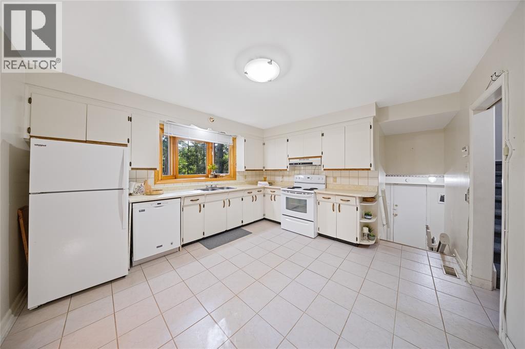1732 Rutherglen Close, Sarnia, Ontario  N7S 3R9 - Photo 16 - 26018470