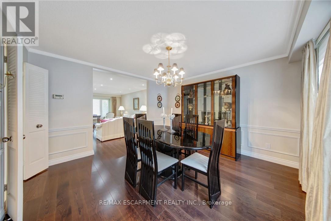 2284 Mansfield Drive, Burlington, Ontario  L7P 3J4 - Photo 12 - W13821710