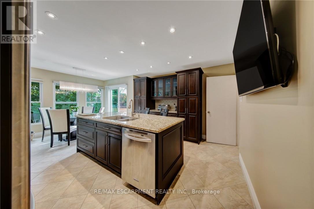 2284 Mansfield Drive, Burlington, Ontario  L7P 3J4 - Photo 13 - W13821710