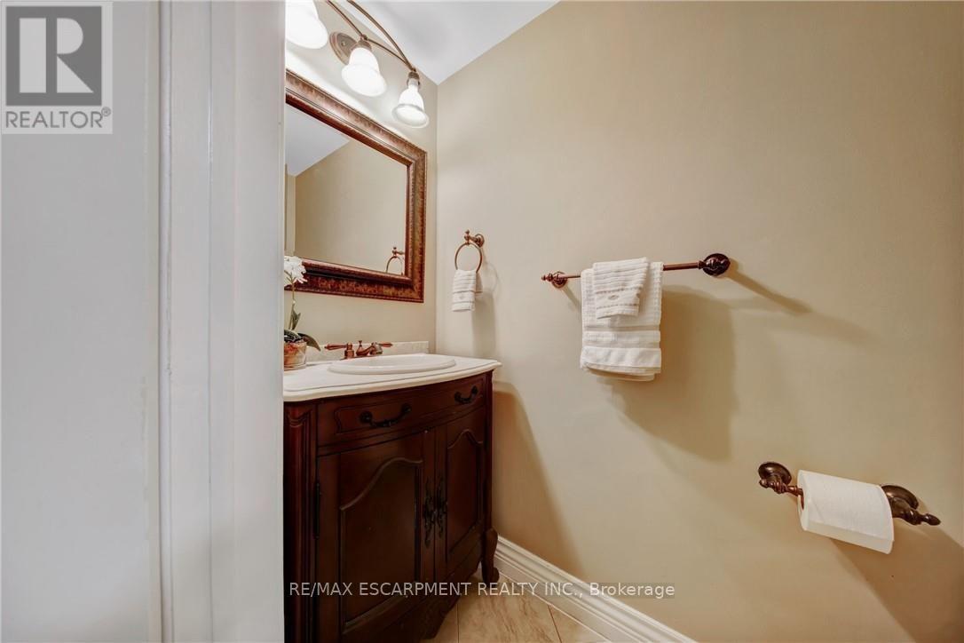2284 Mansfield Drive, Burlington, Ontario  L7P 3J4 - Photo 19 - W13821710