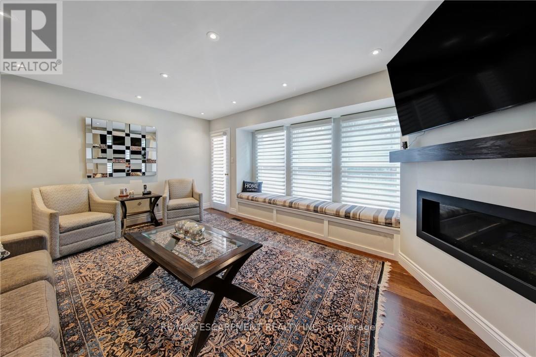 2284 Mansfield Drive, Burlington, Ontario  L7P 3J4 - Photo 21 - W13821710