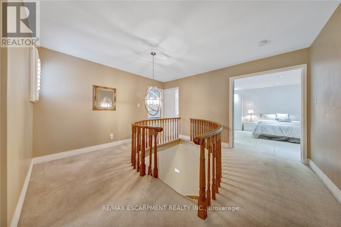 2284 Mansfield Drive, Burlington, Ontario  L7P 3J4 - Photo 23 - W13821710