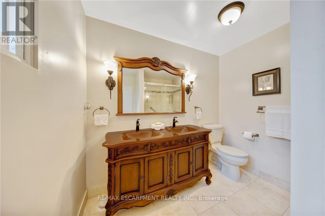 2284 Mansfield Drive, Burlington, Ontario  L7P 3J4 - Photo 29 - W13821710