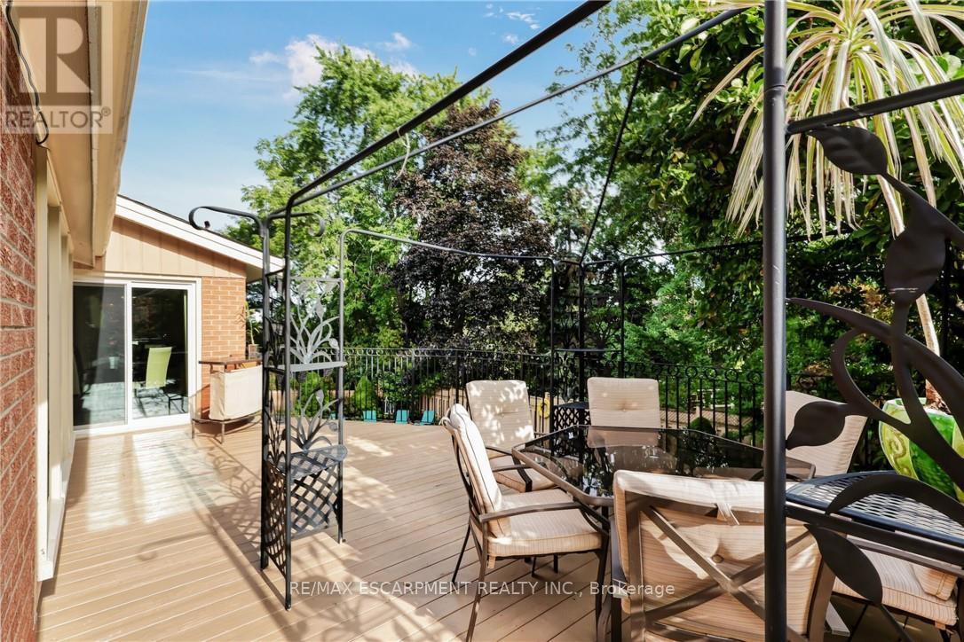 2284 Mansfield Drive, Burlington, Ontario  L7P 3J4 - Photo 44 - W13821710